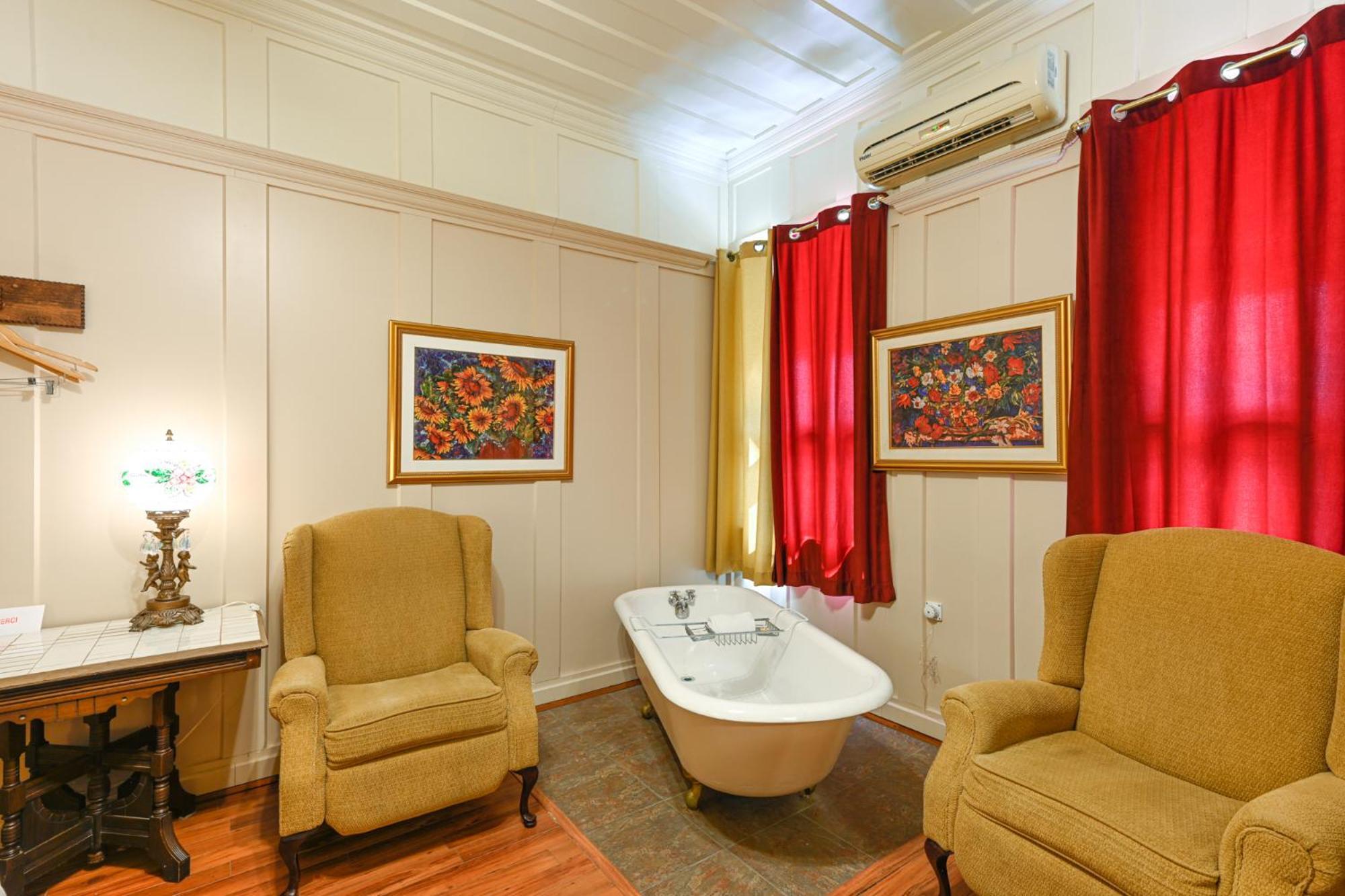 Hotel-Auberge La Grande Maison Et Spa Байе-Сен-Пол Екстериор снимка