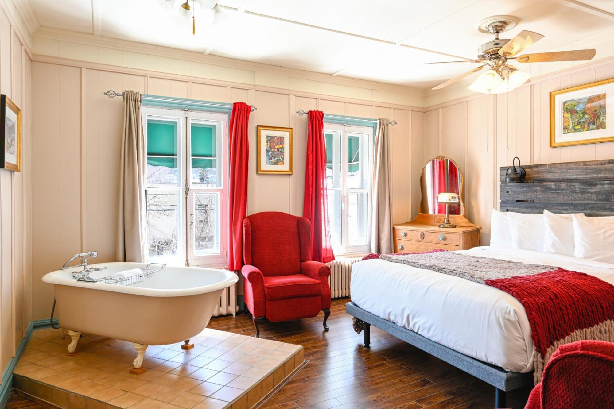 Hotel-Auberge La Grande Maison Et Spa Байе-Сен-Пол Екстериор снимка